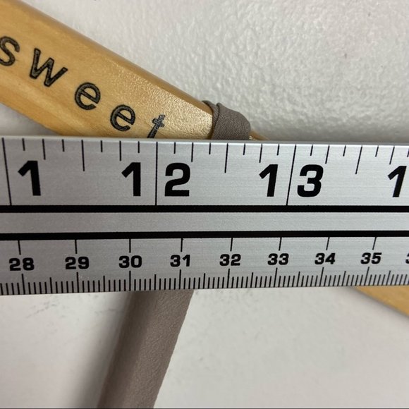 Aritzia Wilfred 100% Silk Camisole Tank Top Minou Tan Beige Size Large Basic - Picture 8 of 11